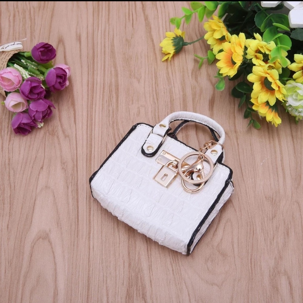Mini purse coin purse. WHITE